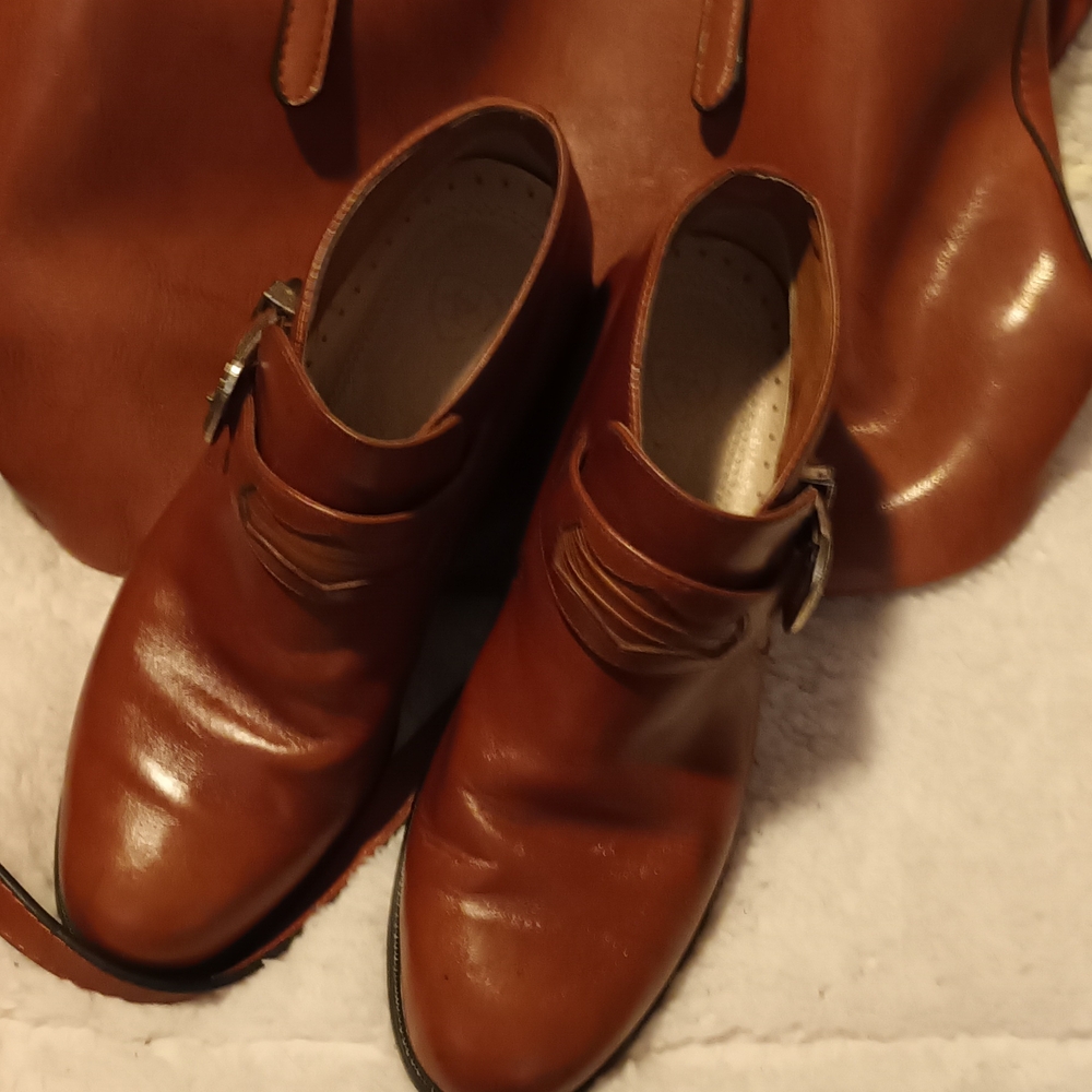FRYE AND CO. Burnt Amber Leather Ankle Boots with Bonus... Matching Tote